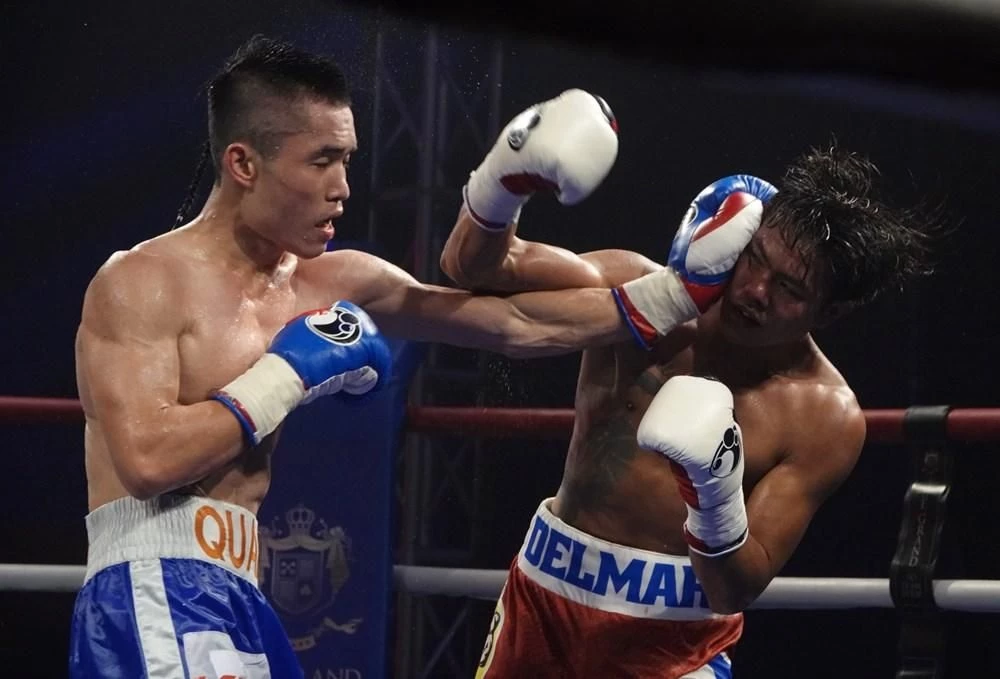 Vận động viên Trần Văn Thảo (phải) trong một sự kiện quyền anh quốc tế ở Hồ Tràm. Ảnh BTC cung cấp