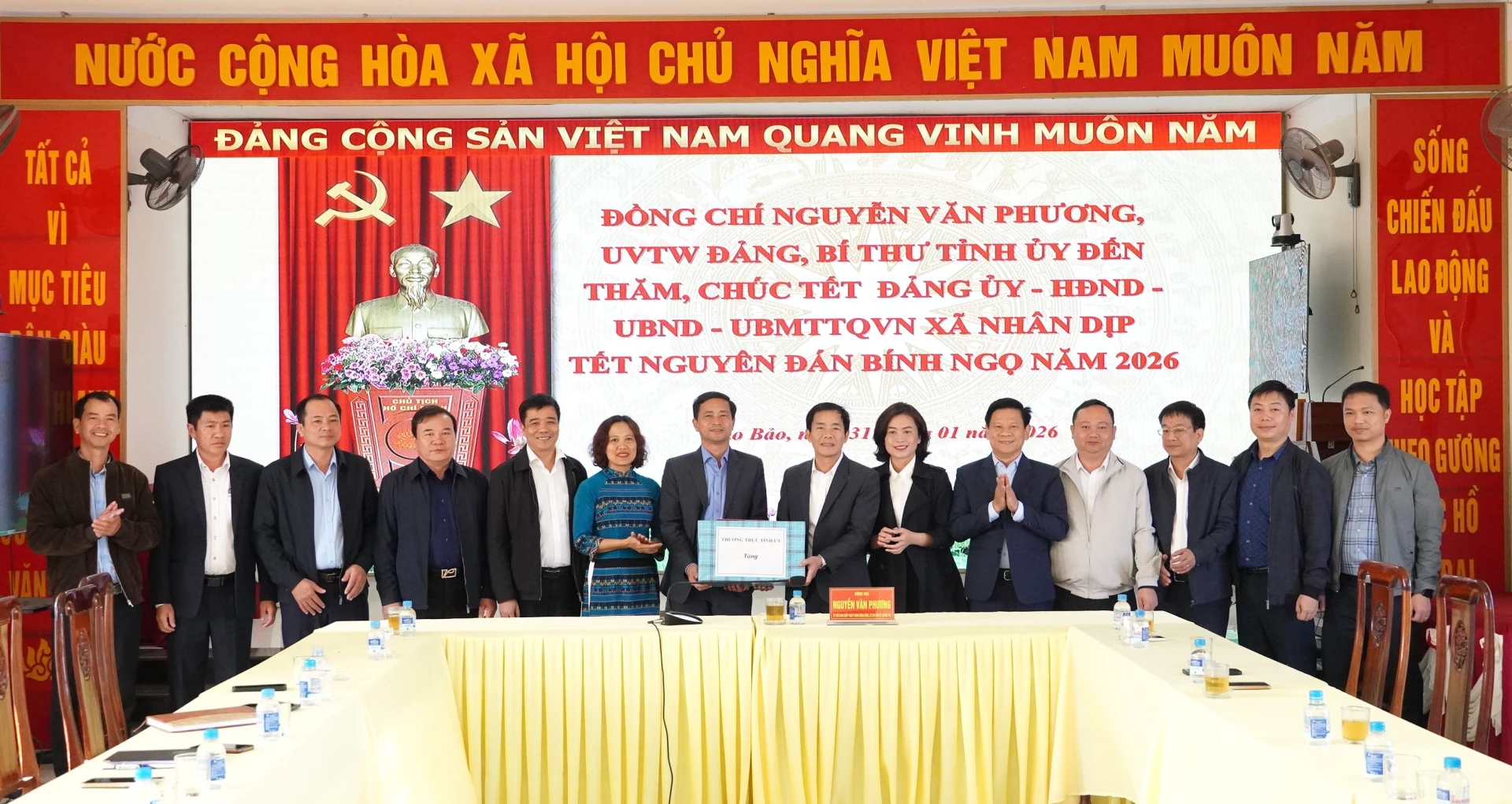 Đồng chí Bí thư Tỉnh ủy thăm, chúc Tết tại xã Lao Bảo