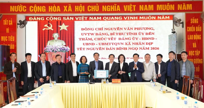 Đồng chí Bí thư Tỉnh ủy thăm, chúc Tết tại xã Lao Bảo