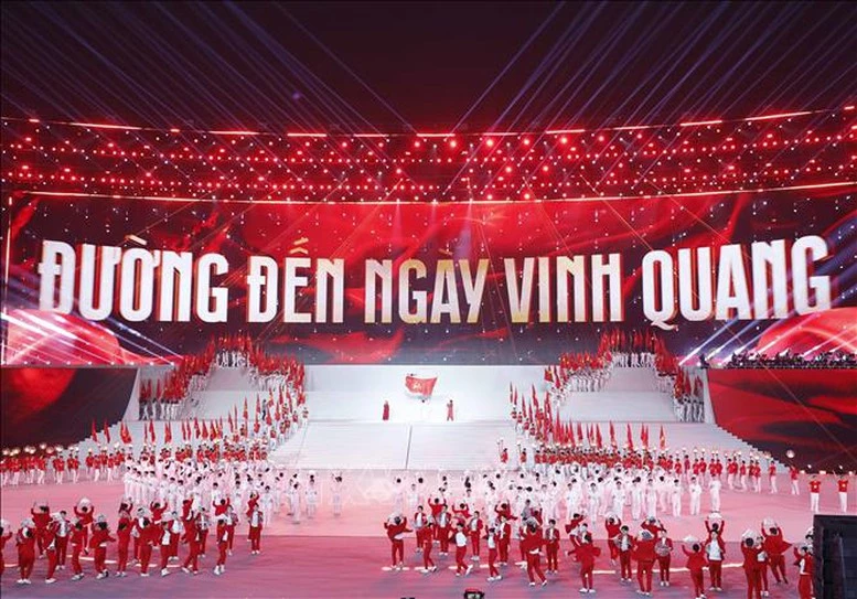 Chương trình nghệ thuật đặc biệt Dưới lá cờ vẻ vang của Đảng” do Thành uỷ, Hội đồng nhân dân, Uỷ ban Mặt trận Tổ quốc Việt Nam Thành phố Hà Nội tổ chức - Ảnh: TTXVN