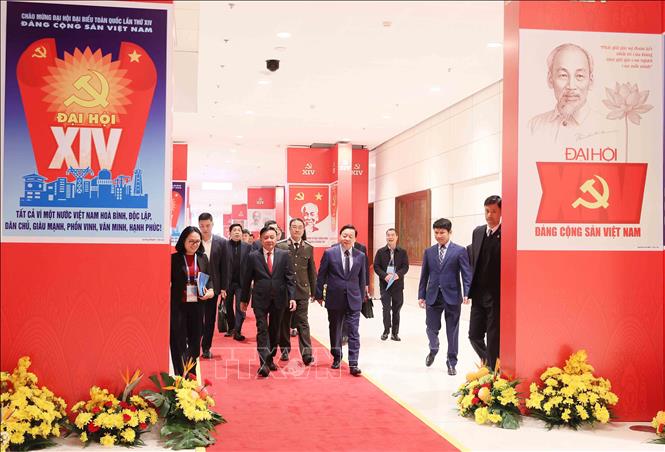 Thường trực Ban Bí thư Trần Cẩm Tú kiểm tra khu vực Trung tâm hội nghị. Ảnh: An Đăng/TTXVN