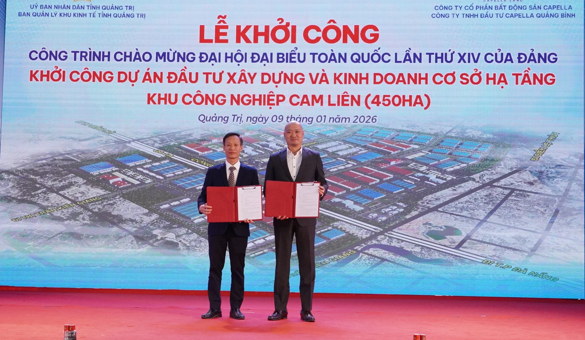 Trao thỏa thuận xúc tiến đầu tư giữa nhà đầu tư và đối tác - Ảnh: QV