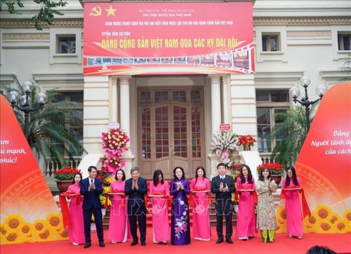 Trưng bày gần 800 tư liệu tại Triển lãm 'Đảng cộng sản Việt Nam qua các kỳ Đại hội'