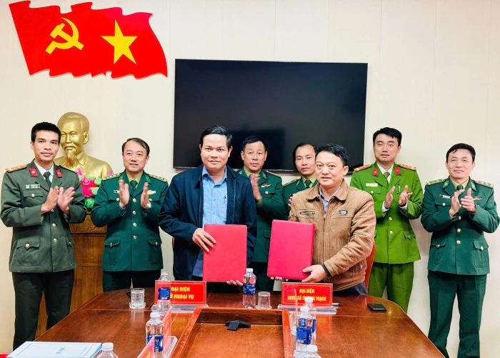 Bàn giao đoạn biên giới, mốc quốc giới cho xã Thượng Trạch