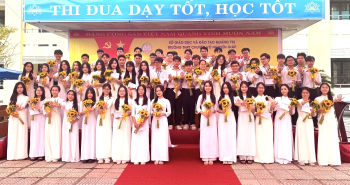 Trường THPT chuyên Võ Nguyên Giáp tuyên dương học sinh đoạt giải Quốc gia