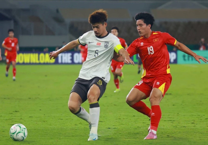 U23 Việt Nam (áo đỏ) thua U23 Trung Quốc, lỡ cơ hội vào chung kết. (Nguồn: AFC)