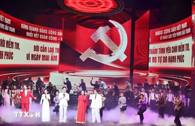 Tiết mục biểu diễn tại Chương trình hòa nhạc chính luận nghệ thuật đặc biệt “Mãi mãi niềm tin theo Đảng.” (Ảnh: Minh Đức/TTXVN)