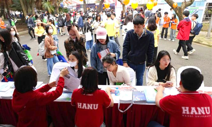 Trường đại học công bố phương án tuyển sinh, điều chỉnh tổ hợp xét tuyển 2026