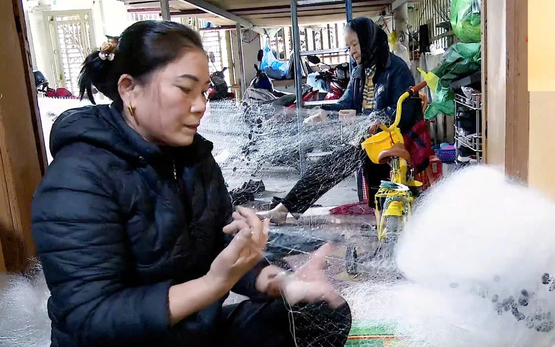 Chị Nguyễn Thị Hương tin tưởng Đại hội đại biểu toàn quốc lần thứ XIV của Đảng sẽ mở ra thời kỳ phát triển mạnh mẽ của đất nước - Ảnh: X.P