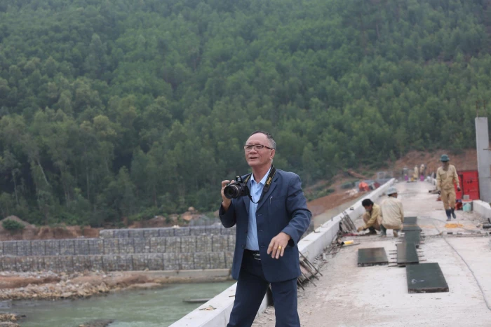 'Theo con sóng chữ' tiếng lòng của người cầm bút