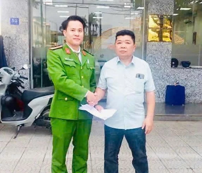 Bất ngờ nhận 205 triệu trong tài khoản, người đàn ông ở Cửa Tùng tìm cách trả lại người chuyển nhầm