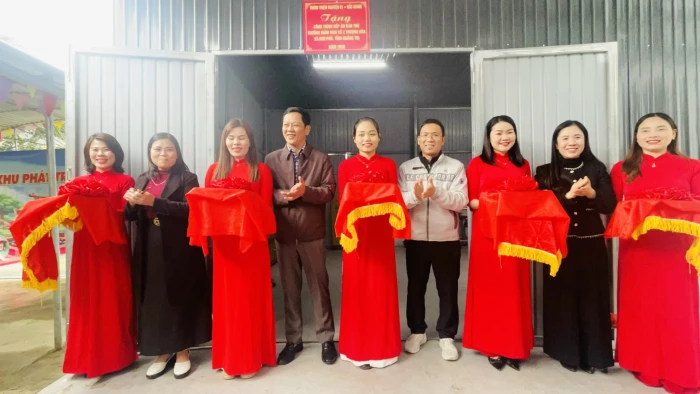 Khánh thành bếp ăn bán trú cho học sinh đồng bào Rục