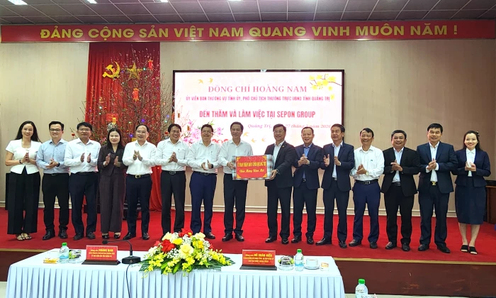 Đồng chí Phó Chủ tịch Thường trực UBND tỉnh thăm, kiểm tra tình hình sản xuất kinh doanh đầu năm
