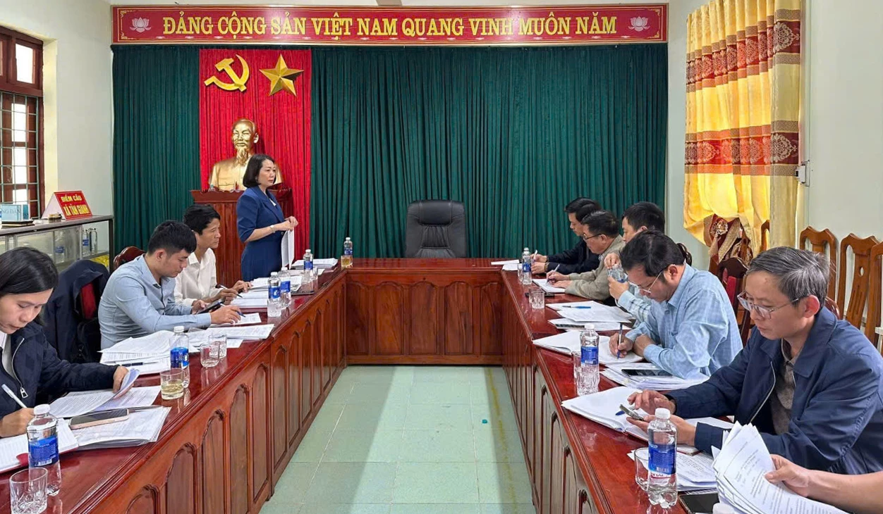 Ủy ban MTTQVN tỉnh kiểm tra, giám sát công tác bầu cử đại biểu Quốc hội khóa XVI và đại biểu HĐND các cấp nhiệm kỳ 2026-2031 tại xã Tân Gianh - Ảnh: M.T