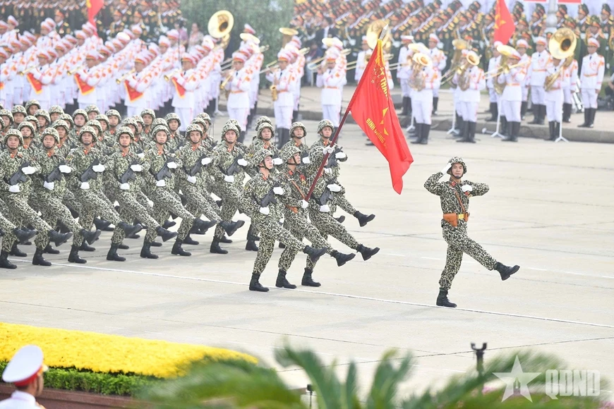 Bảo vệ Tổ quốc là sự nghiệp của toàn dân, trong đó lực lượng vũ trang làm nòng cốt.