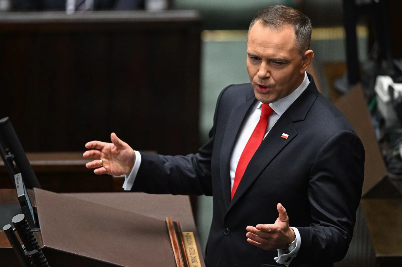 Phát biểu với kênh Polsat News hôm 15/2/2026, Tổng thống Ba Lan Karol Nawrocki nói rằng ông là “người ủng hộ mạnh mẽ việc Ba Lan tham gia một dự án hạt nhân” và Chúng ta cần hành động theo hướng này để có thể bắt đầu công việc”. (Trong ảnh: Ông Karol Nawrocki tại lễ tuyên thệ nhậm chức Tổng thống Ba Lan, ở Vacsava, ngày 6/8/2025. Ảnh: PAP/TTXVN)