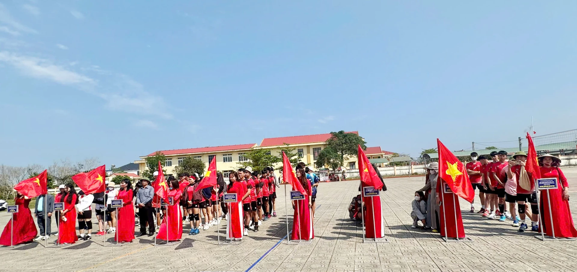 Quang cảnh lễ khai mạc - Ảnh:  L.M

