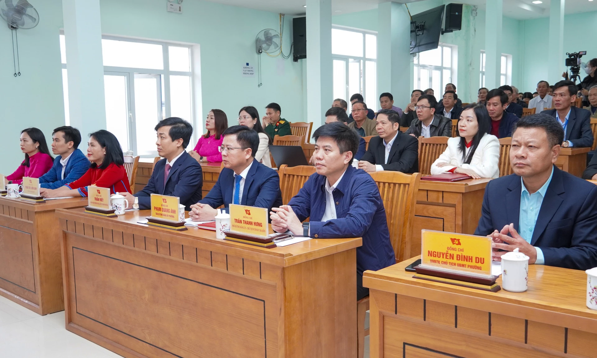 Các đại biểu dự buổi toạ đàm - Ảnh: N.H