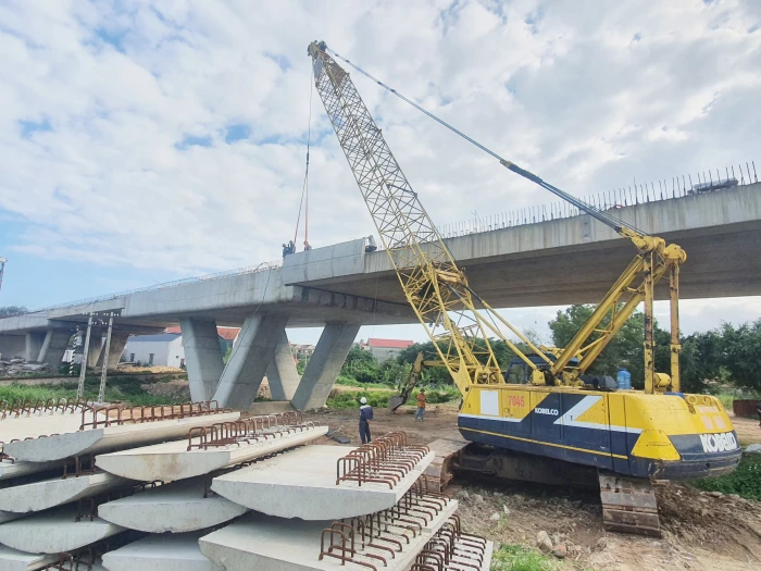 Dự án Đường và cầu vượt đường sắt trung tâm TP. Đồng Hới: Phấn đấu hoàn thành trước ngày 30/6