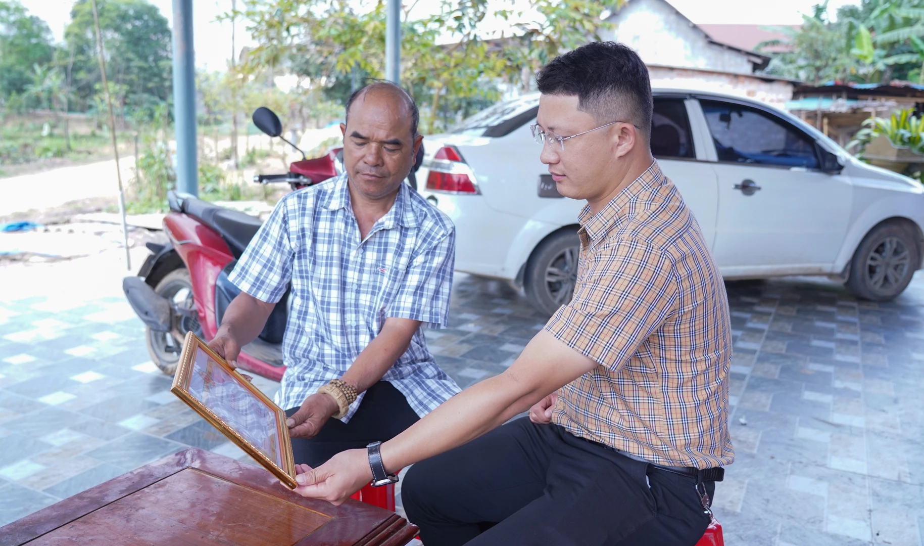 Những hình thức khen thưởng của các cấp là minh chứng rõ cho cống hiến của ông Hồ Phước Liễu-Ảnh: L.T