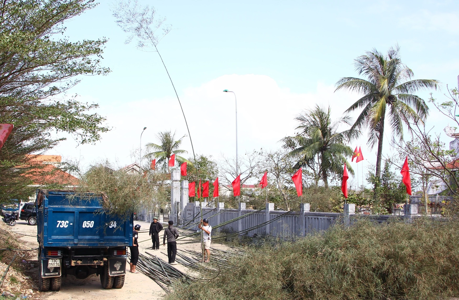 “Chợ cây nêu” ngày tết ở xã Bắc Trạch, tỉnh Quảng Trị - Ảnh: N.M.P