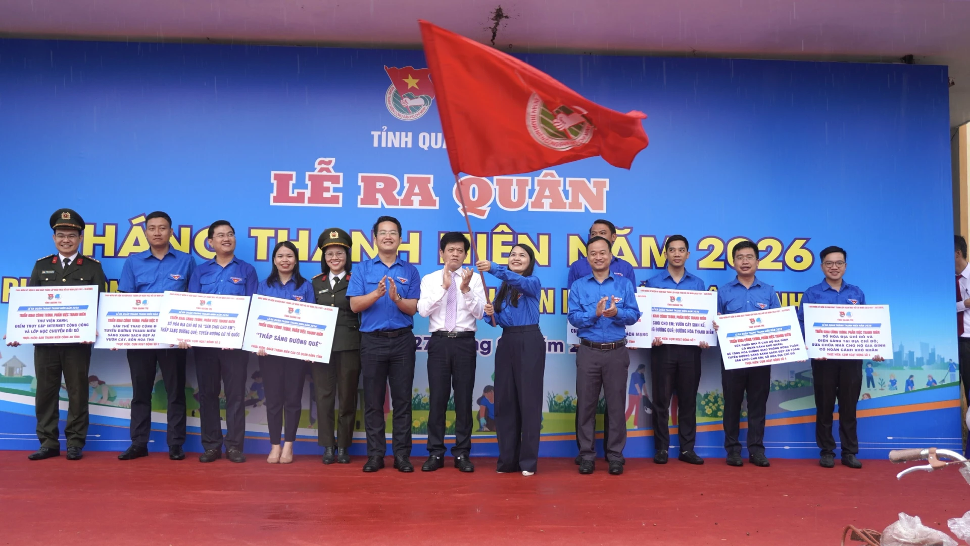 Các đại biểu thực hiện nghi thức Lễ khởi động Tháng Thanh niên 2026 - Ảnh: H.T