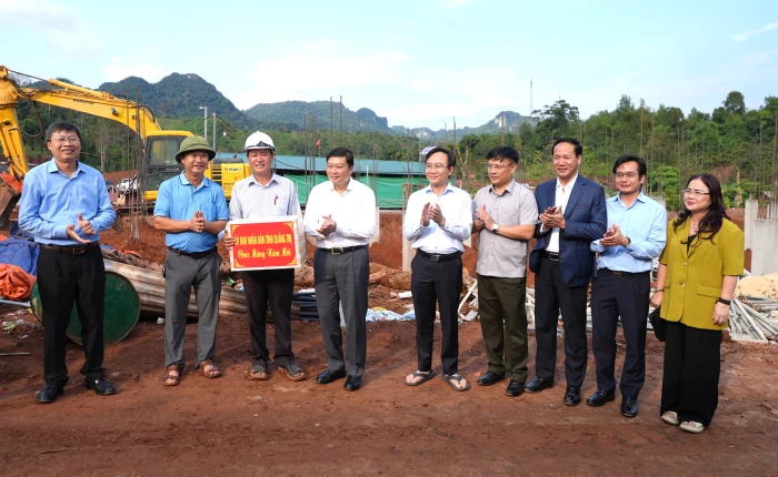 Đồng chí Chủ tịch UBND tỉnh kiểm tra, làm việc tại xã Thượng Trạch