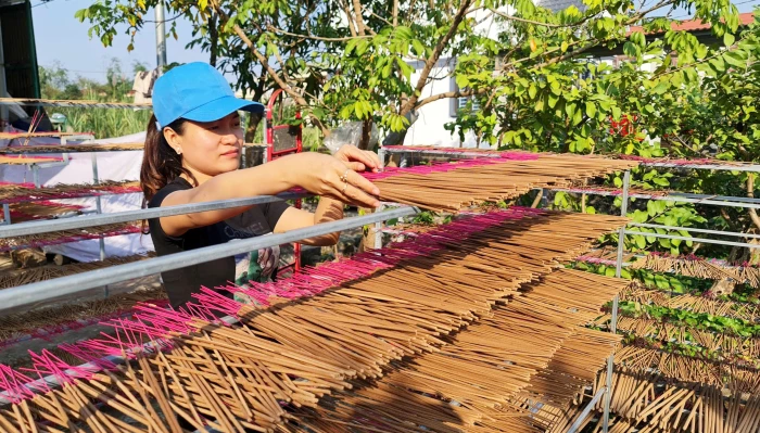 'Tết sớm' ở làng trầm hương