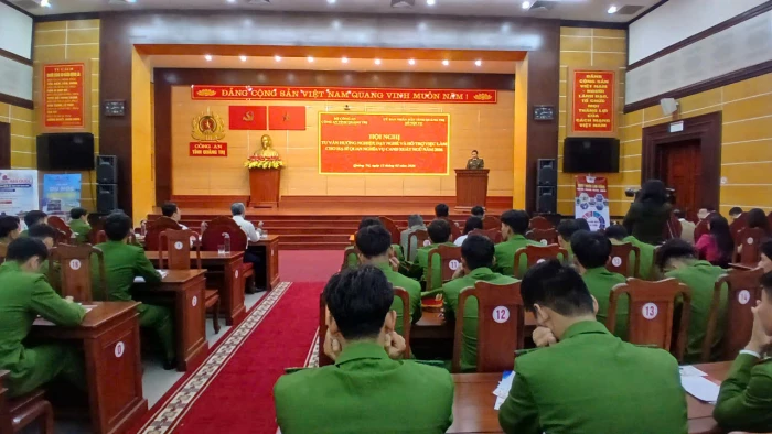 Tư vấn hướng nghiệp cho hạ sĩ quan, chiến sĩ nghĩa vụ Công an nhân dân xuất ngũ