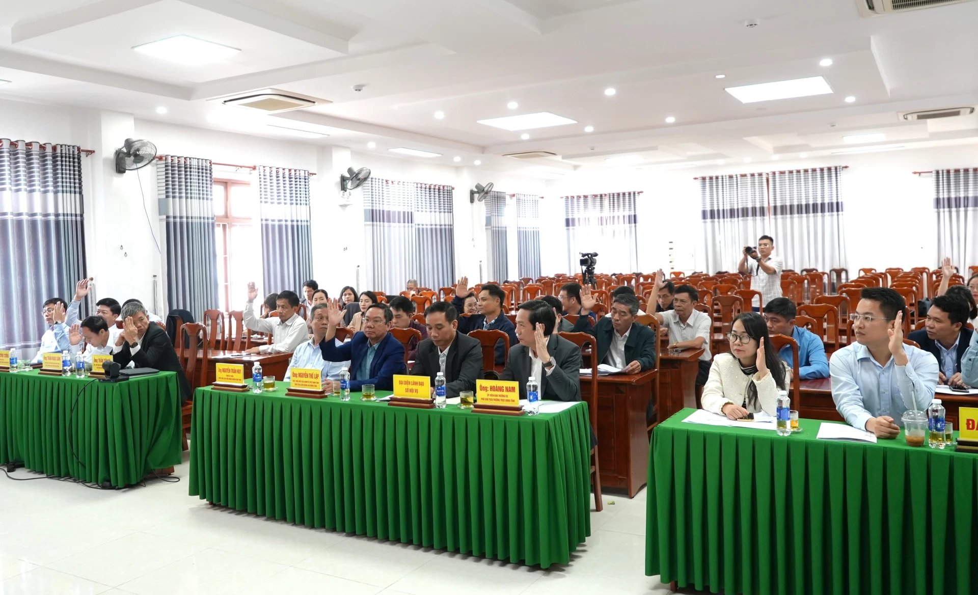 100% đại biểu biểu quyết thông qua danh sách những người đủ tiêu chuẩn ứng cử Đại biểu HĐND tỉnh, nhiệm kỳ 2026 - 2031- Ảnh: T.Đ