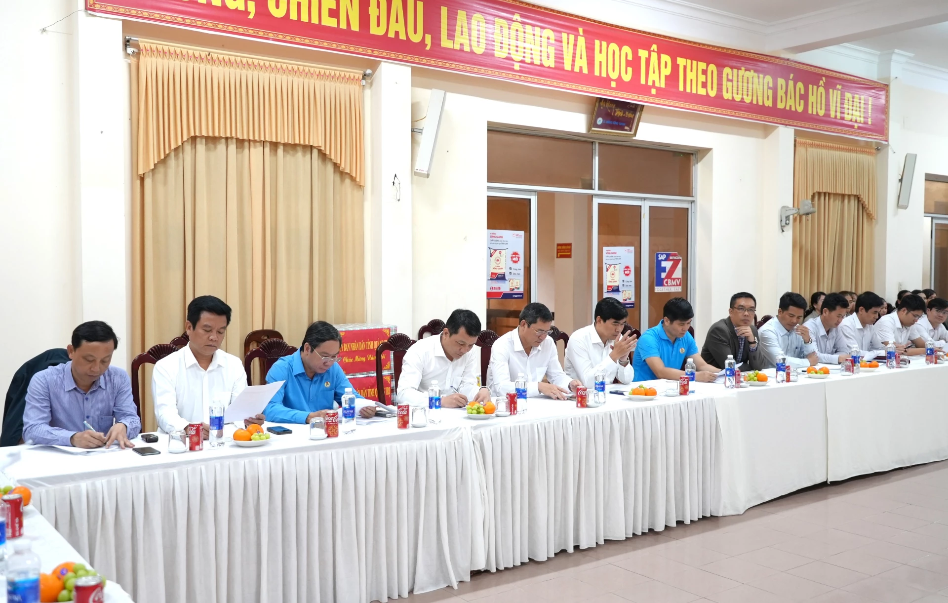 Lãnh đạo các sở, ngành, địa phương tham dự buổi làm việc - Ảnh: T.Đ
