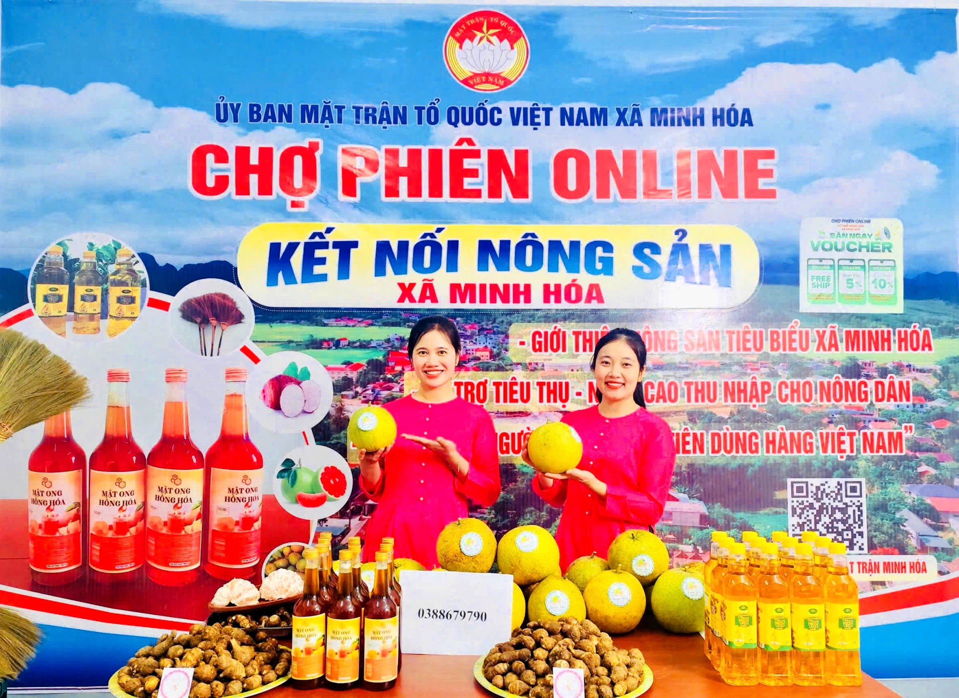 Buổi livestream bán nông sản cho nông dân trên địa bàn của Ủy ban MTTQVN xã Minh Hóa - Ảnh: C.T