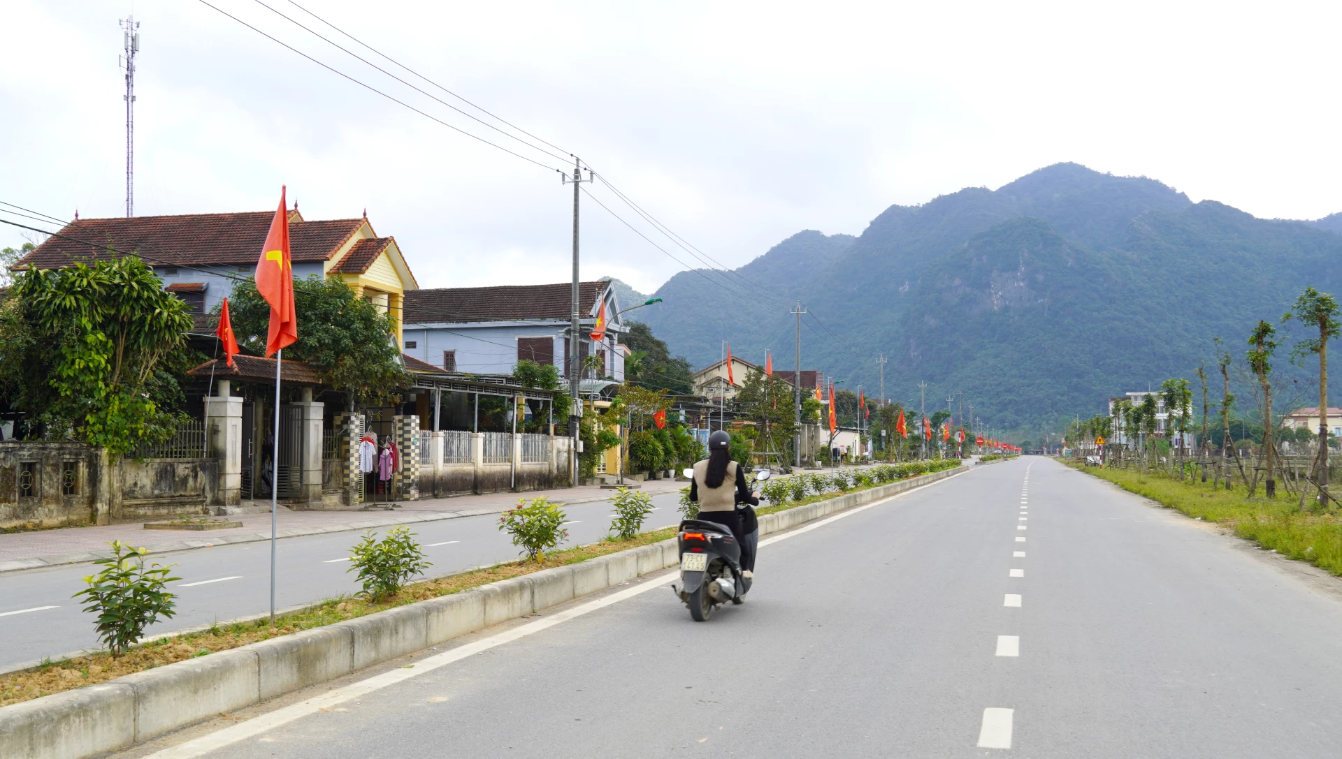 Hoàn thiện hạ tầng là nền tảng cho phát triển - Ảnh: C.H