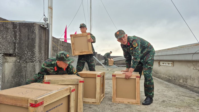 Bắn pháo hoa tầm thấp tại phường Nam Đông Hà và Đồng Hới thời khắc giao thừa