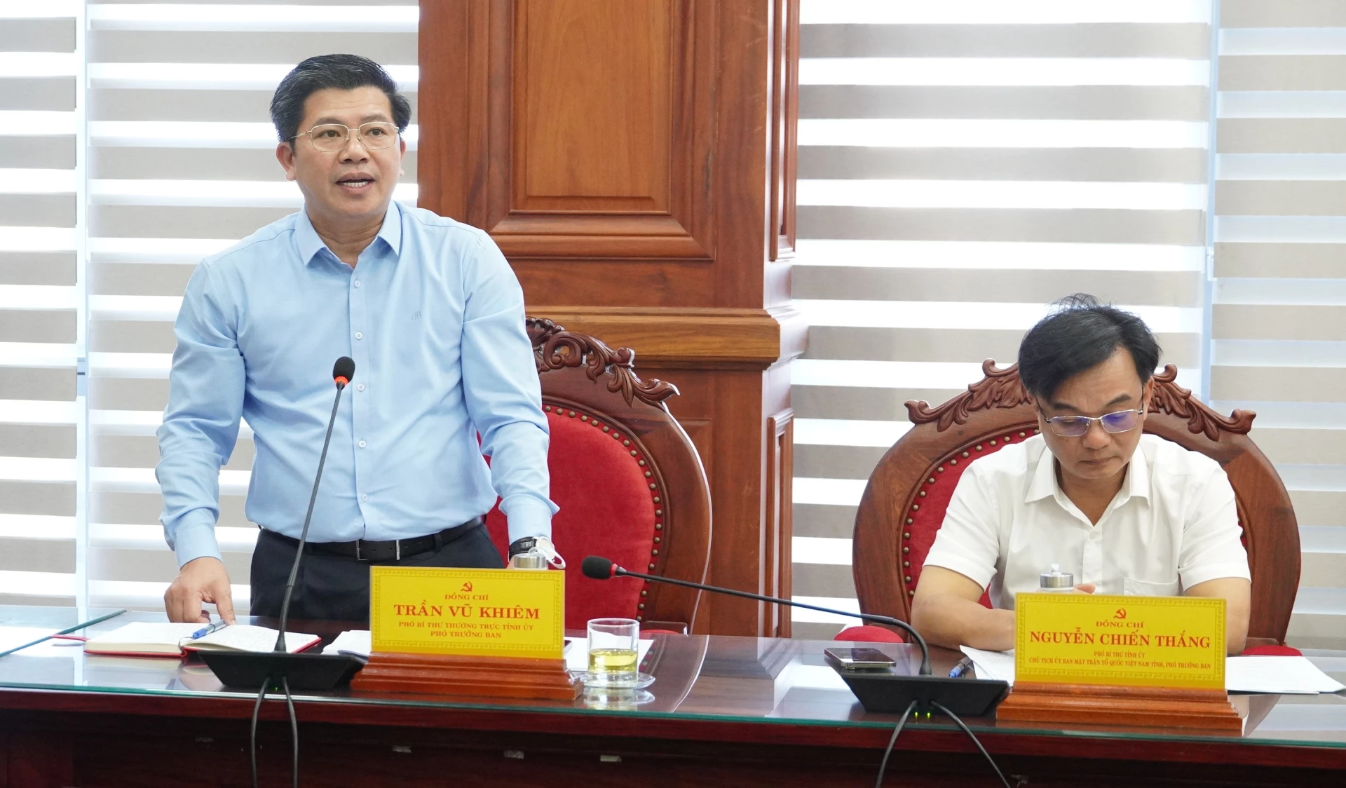 Đồng chí Trần Vũ Khiêm, Phó Bí thư Thường trực Tỉnh ủy, Phó Trưởng BCĐ tỉnh phát biểu tại phiên họp - Ảnh: QV