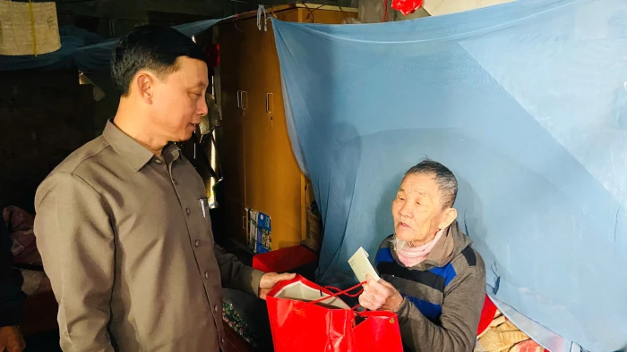 Xã Tuyên Hóa chăm lo các hộ gia đình khó khăn nhân dịp Tết