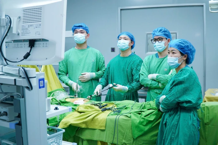 Phát hiện 2 khối u hiếm gặp, chứa búi tóc bên trong