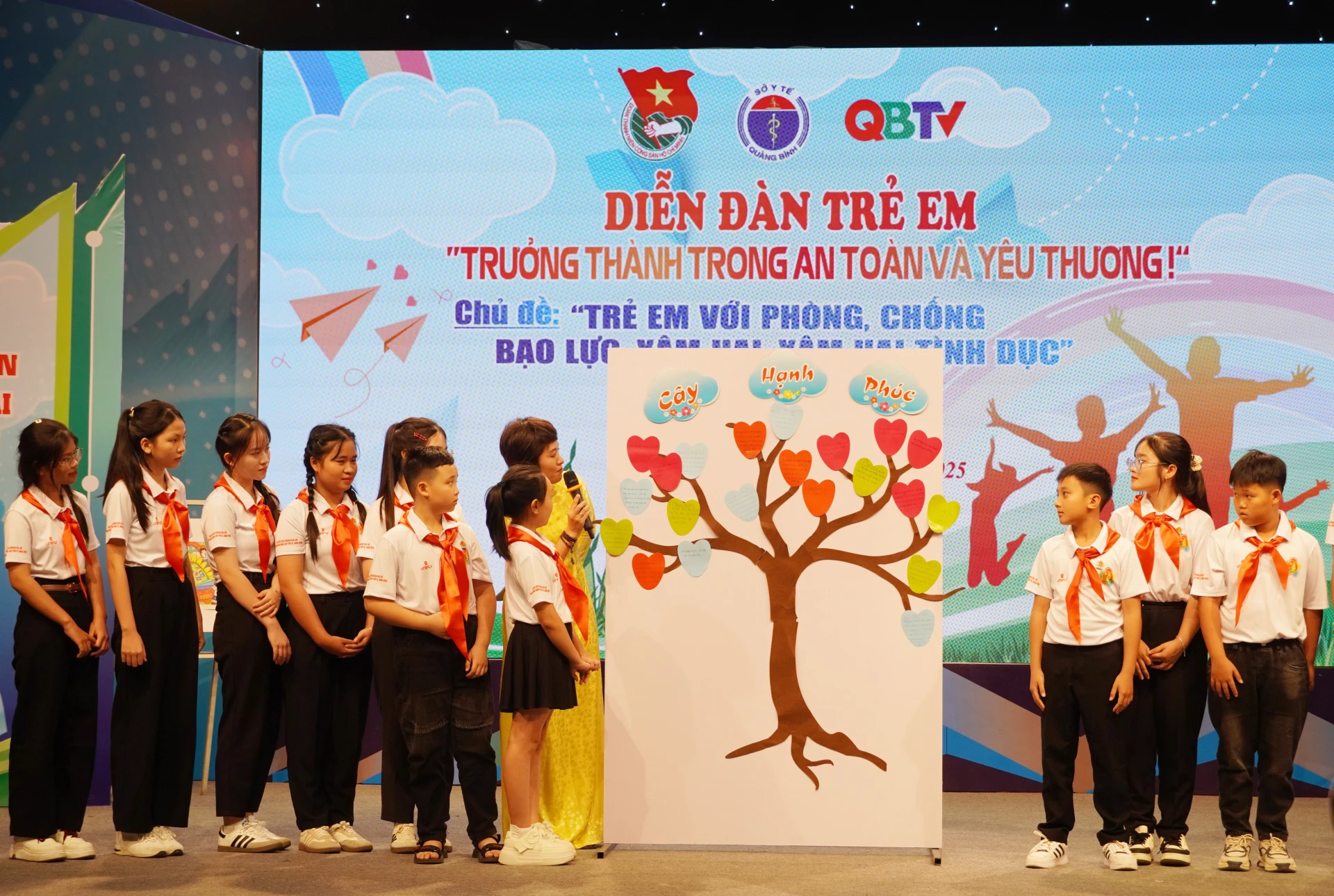 Trẻ em được trưởng thành trong an toàn và yêu thương là mục tiêu cần hướng tới - Ảnh: H.L