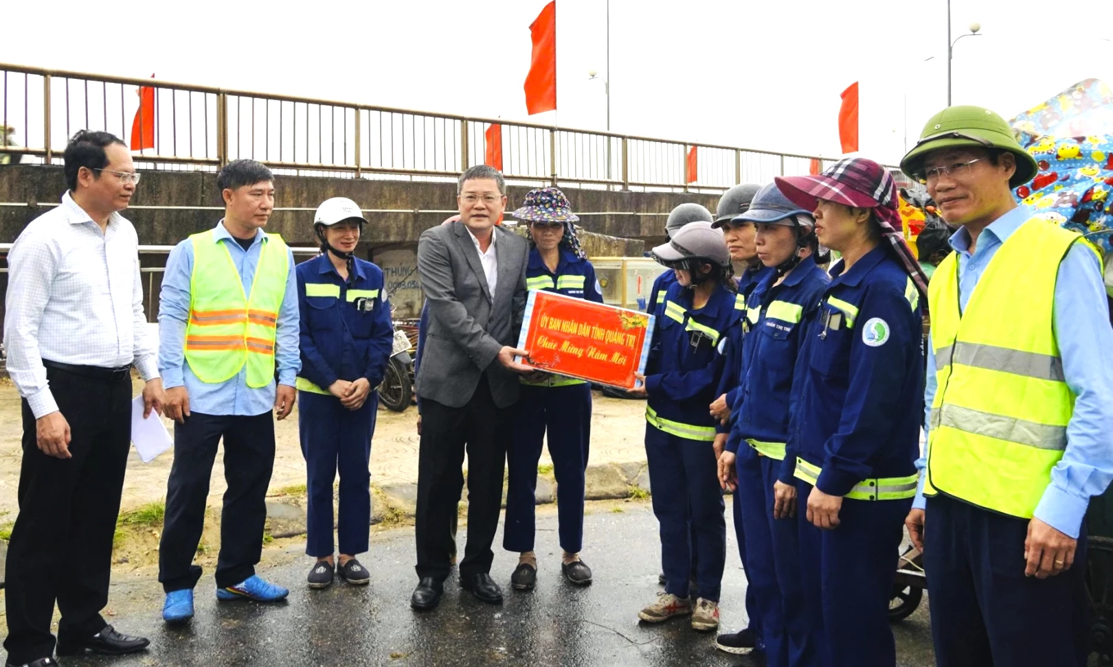 Đồng chí Phó Chủ tịch UBND tỉnh Phan Phong Phú thăm, chúc Tết các đơn vị