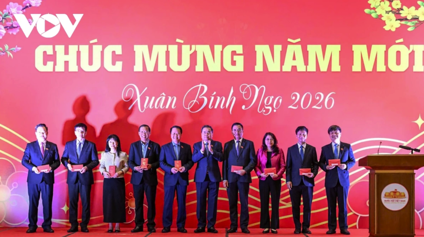 Chủ tịch Quốc hội đề nghị cán bộ, công chức, viên chức, người lao động phải đoàn kết, chung sức, chung lòng.