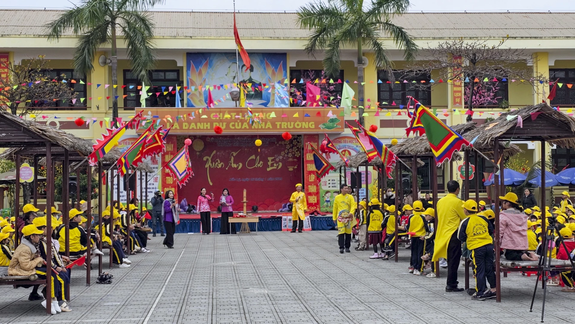 Bài chòi được tích cực giới thiệu trong các trường học. Ảnh: Nguyễn Chiến