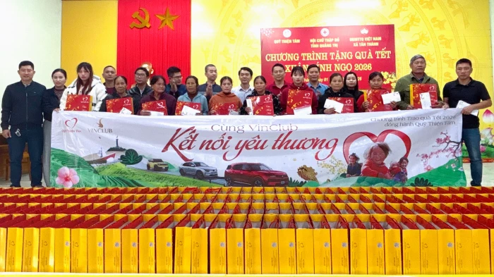 Trao 400 suất quà Tết cho hộ nghèo, cận nghèo xã Tân Thành