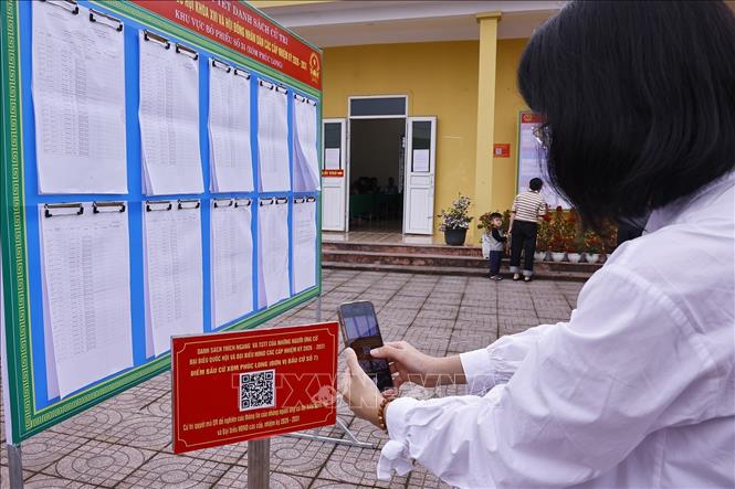 Nhân dân xã Hưng Nguyên, tỉnh Nghệ An, ứng dụng công nghệ số vào công tác tổ chức bầu cử. Ảnh minh họa: Doãn Tấn/TTXVN