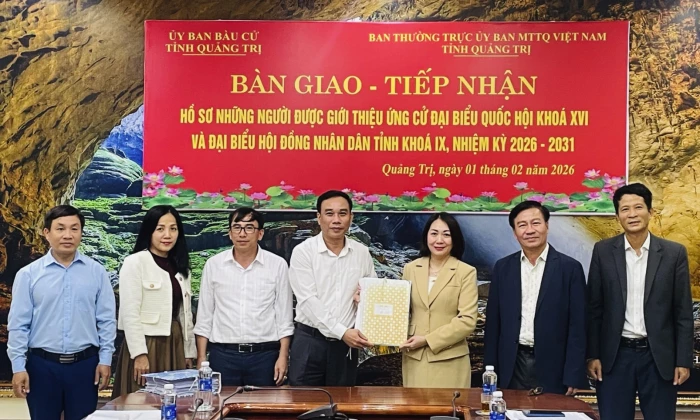 Bàn giao, tiếp nhận hồ sơ những người được giới thiệu ứng cử đại biểu Quốc hội và đại biểu HĐND tỉnh