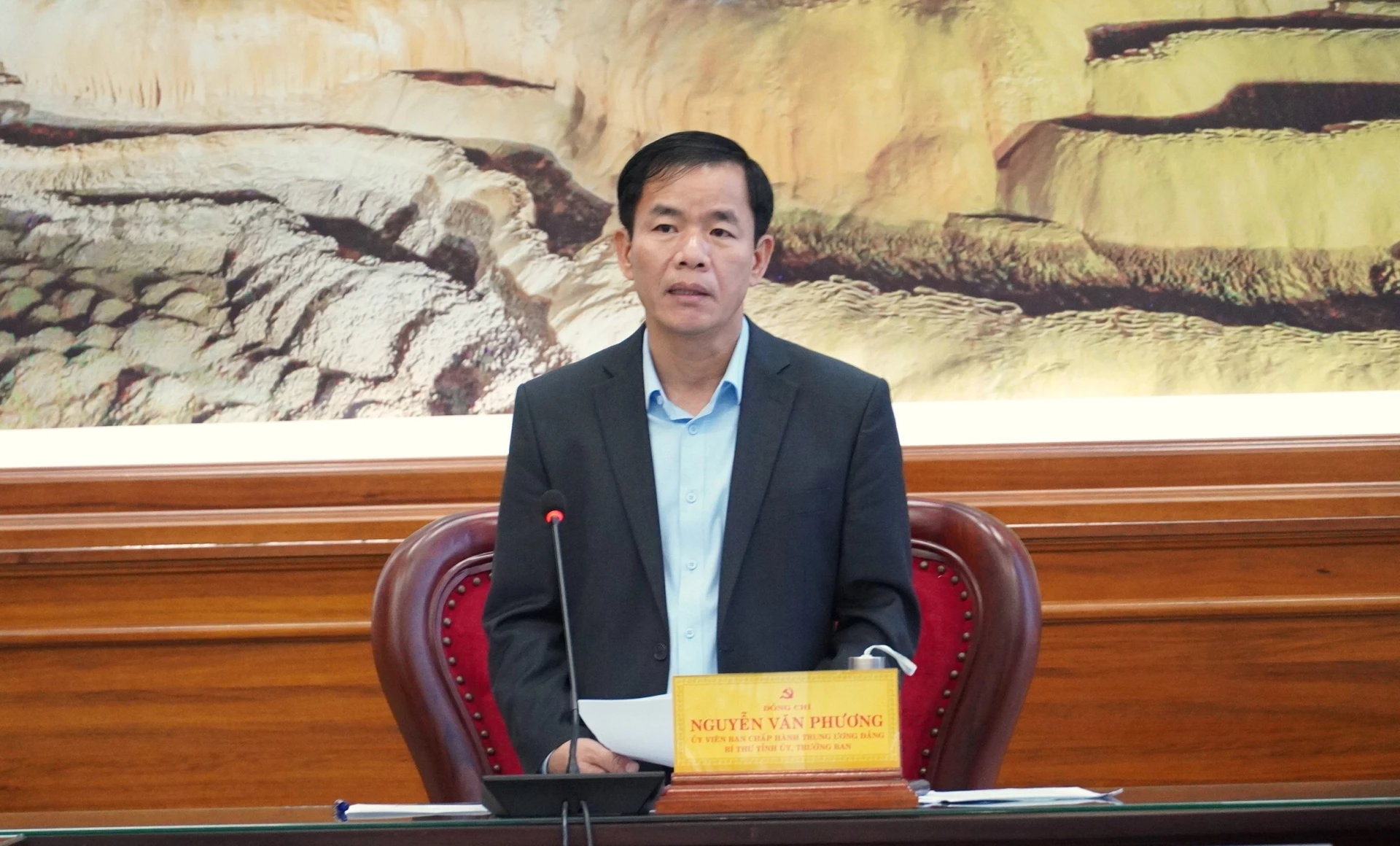 Đồng chí Nguyễn Văn Phương, Bí thư Tỉnh ủy lưu ý cần đẩy mạnh tuyên truyền về bầu cử và định hướng dư luận xã hội - Ảnh: QV