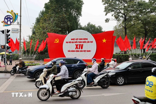 Các cụm mô hình biểu tượng hoa sen cách điệu cùng logo Đại hội lần thứ XIV của Đảng tại các nút giao thông trọng điểm và khu vực trung tâm Thủ đô. (Ảnh: Vũ Quang/TTXVN)