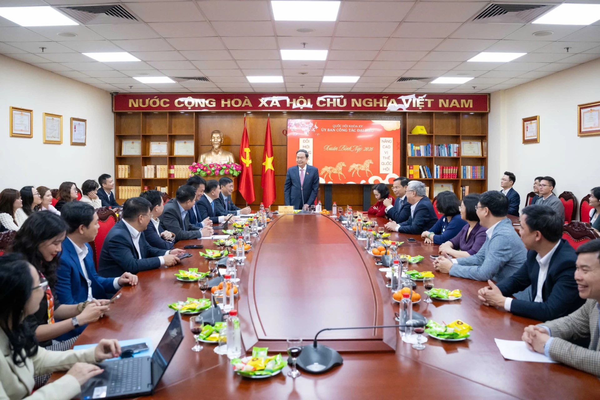 Quang cảnh cuộc làm việc.