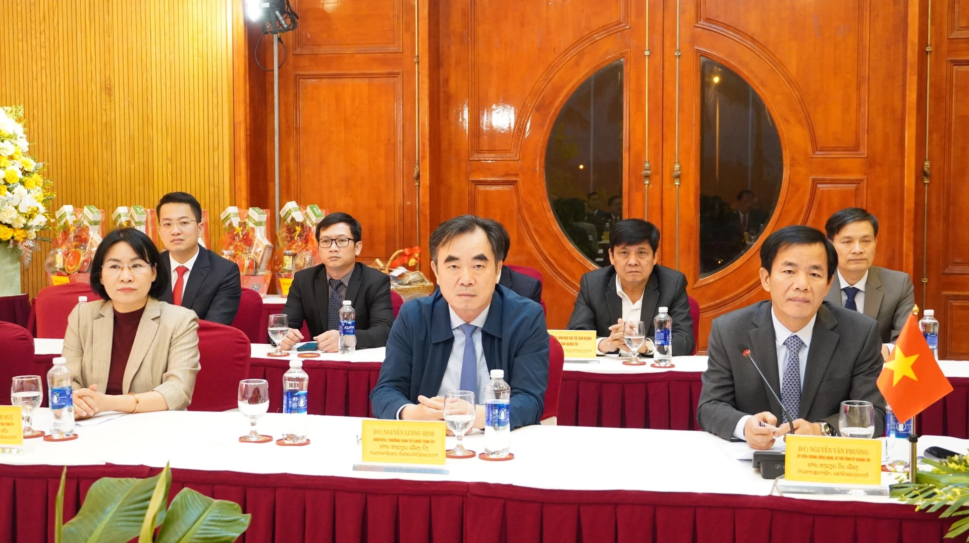 Đại biểu tham dự buổi lễ - Ảnh: QV