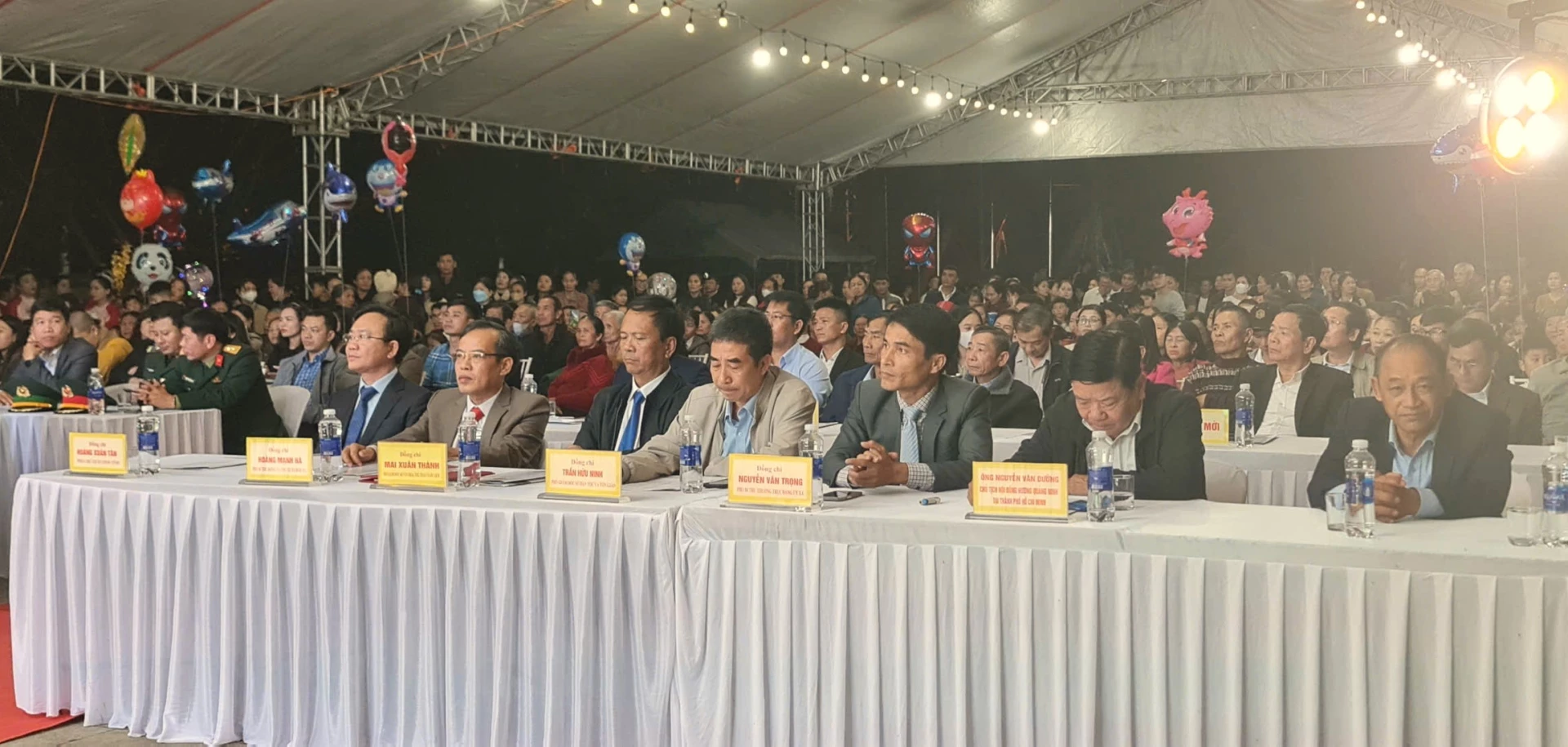 Đại biểu tham dự buổi lễ - Ảnh: Tráng Trường Sơn