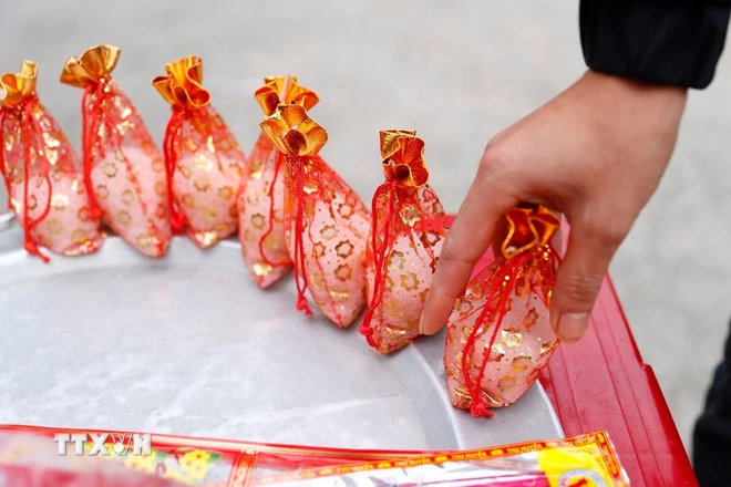 “Đầu năm mua muối”. (Ảnh: Minh Quyết/TTXVN)